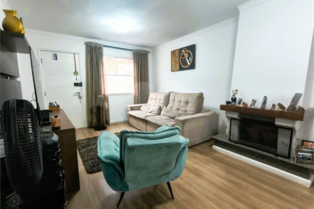 Casa à venda com 3 quartos, sendo 1 suíte, no condomínio Vila Panamericana, São Paulo - SP
