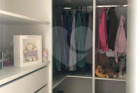 Sobrado à venda com 4 quartos, sendo 2 suítes, em Jardim Regina, Indaiatuba, SP