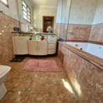 Casa à venda com 4 suítes no condomínio Villa Viana II, Cotia - SP