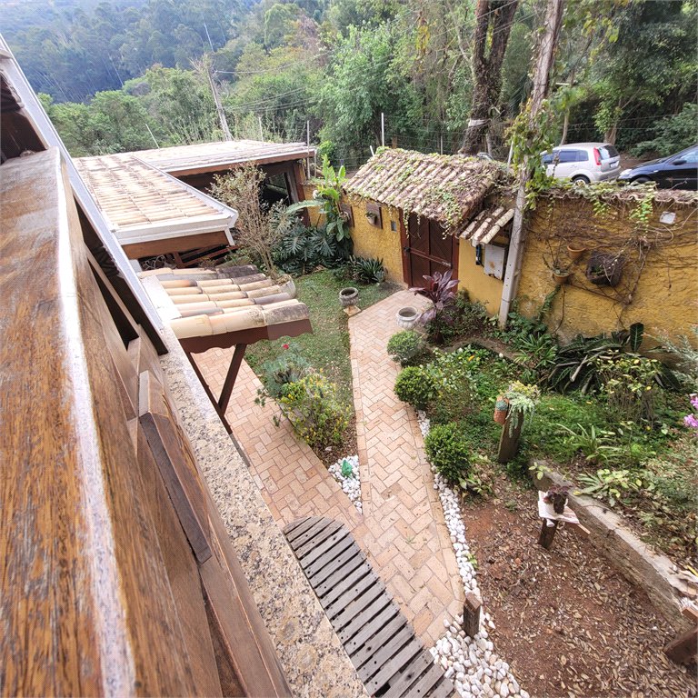 Sobrado à venda com 4 quartos, sendo 2 suítes, no Centro, Mairiporã, SP