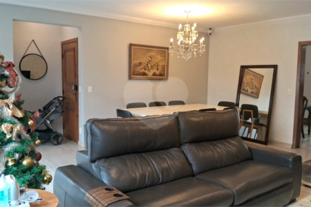Apartamento a venda na Aclimação com 4 dormitórios e 2 vagas.