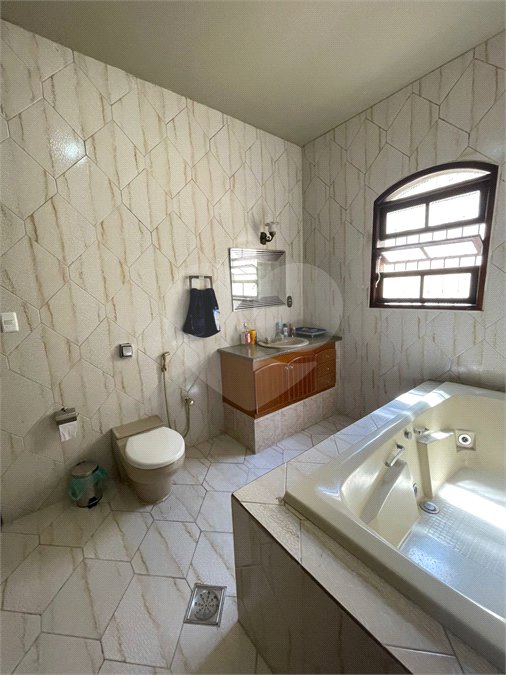 Casa Térrea à venda com 5 quartos, sendo 2 suítes, em Campo Grande, Rio de Janeiro, RJ