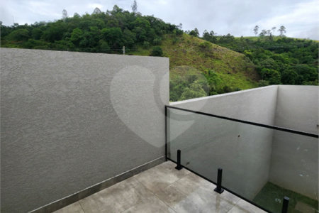 Casa à venda com 3 quartos, sendo 1 suíte, no Centro, Bom Jesus dos Perdões, SP