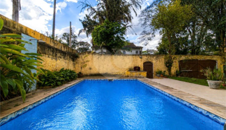 Casa à venda com 3 quartos, sendo 1 suíte,  em Interlagos, São Paulo, SP