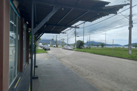 Sobrado à venda com 2 quartos, sendo 1 suíte, em Estância Balneária Hawai, Caraguatatuba, SP