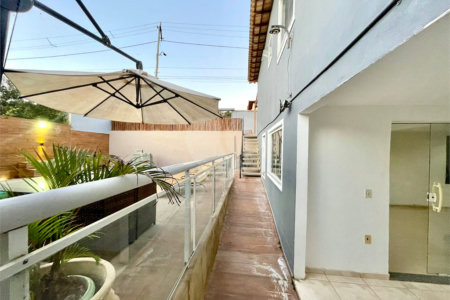 Casa em condomínio à venda com 3 quartos, sendo 2 suítes,  em Praia Rasa, Armação dos Búzios, RJ