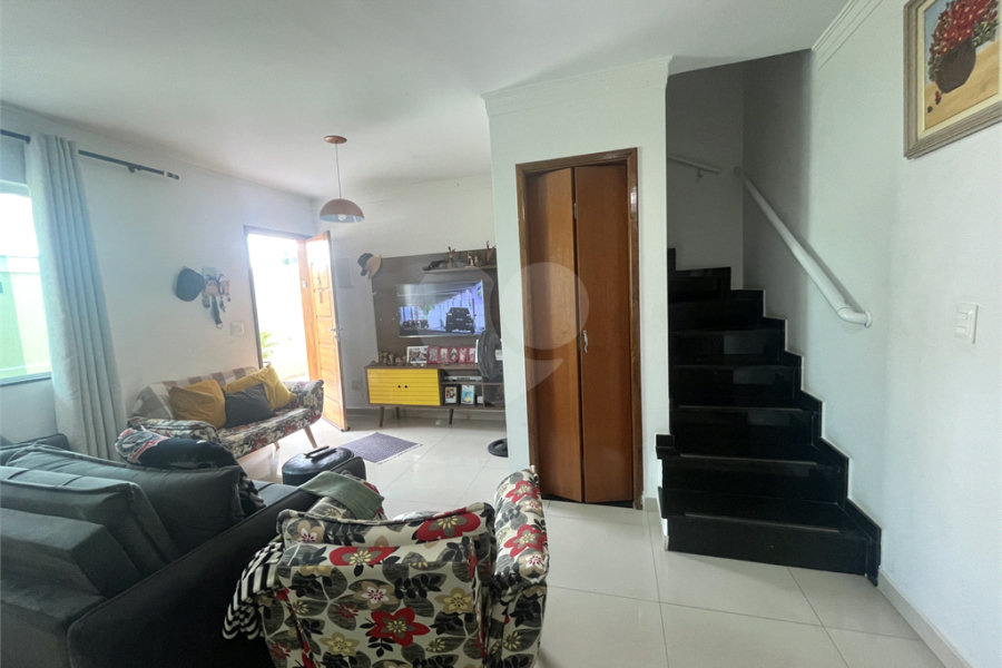 Casa à venda com 3 quartos, sendo 1 suíte, no condomínio Capigaí, São Paulo - SP
