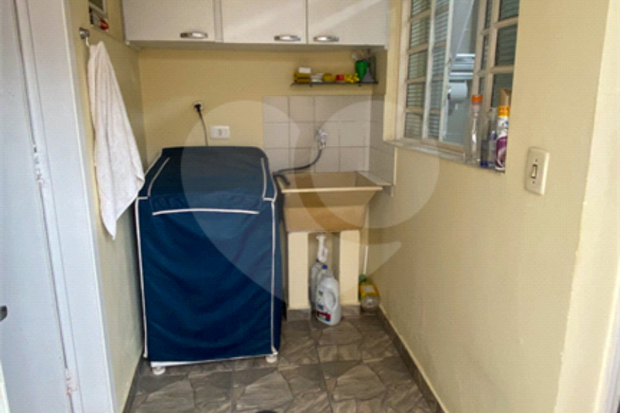 Sobrado com 03 dormitórios e 2 vagas no Jd Líbano