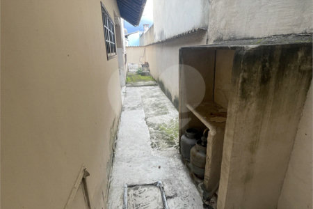 Casa à venda com 5 quartos, sendo 3 suítes, no condomínio Recanto das Palmeiras, Rio de Janeiro - RJ