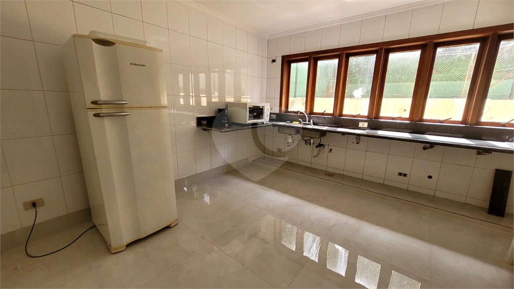 Casa à venda com 5 quartos, sendo 3 suítes, no condomínio Alpes da Cantareira, Mairiporã - SP