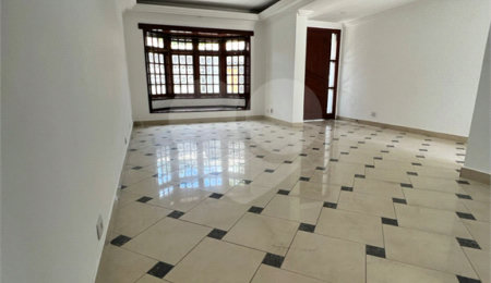 Sobrado à venda com 3 quartos, sendo 1 suíte,  em Tremembé, São Paulo, SP
