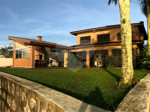 Casa à venda com 6 quartos, sendo 4 suítes,  em Maranduba, Ubatuba, SP