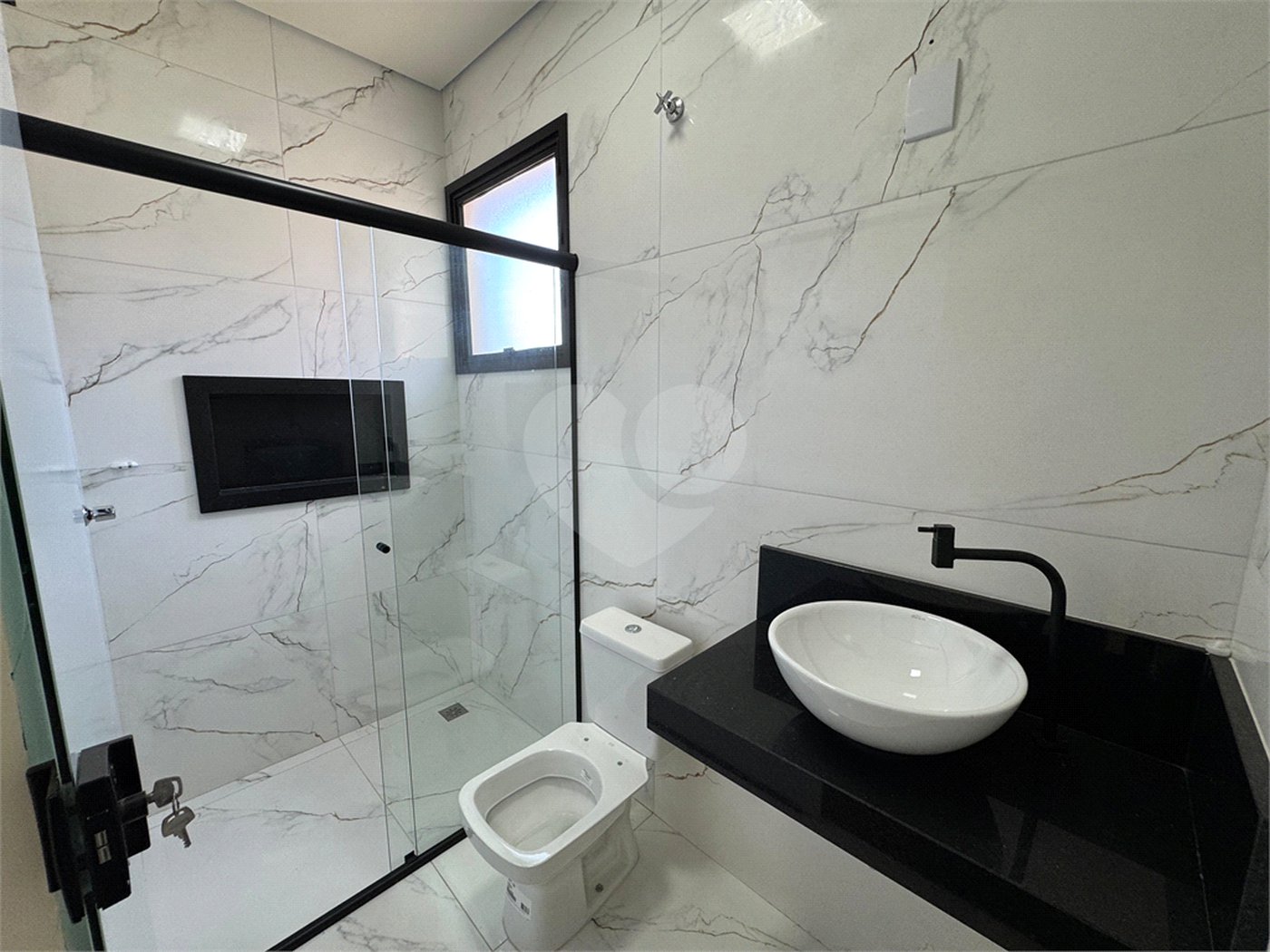 Casa à venda com 5 quartos, sendo 4 suítes, no condomínio Golden Ville, Itapetininga - SP