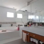 Casa à venda com 5 suítes no condomínio Parque Arco Iris, Atibaia - SP