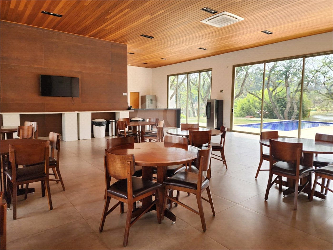 Casa à venda ou para alugar com 4 suítes no condomínio Residencial Arboretum, Vinhedo - SP