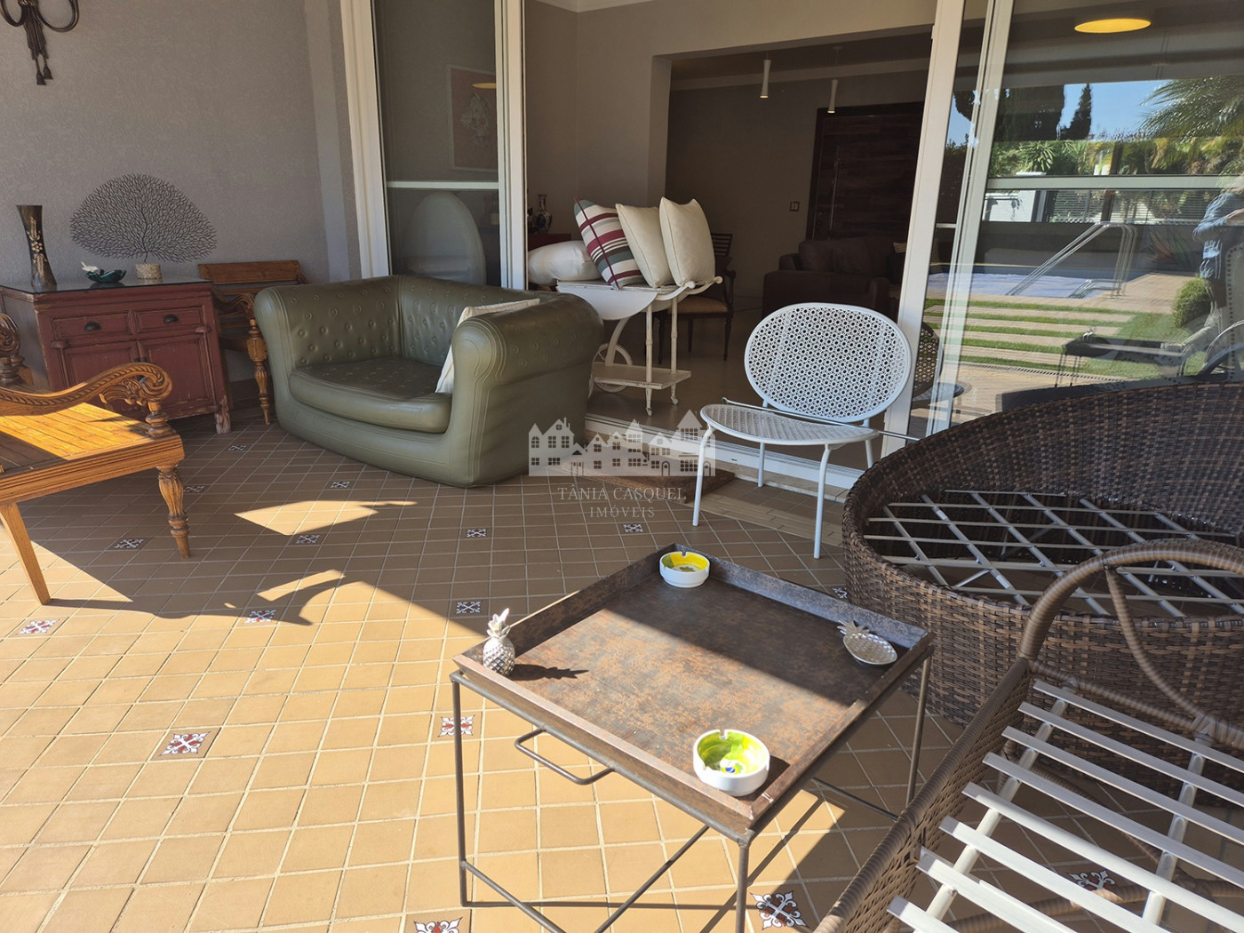 Casa térea à venda com 3 quartos, sendo 2 suítes, em Condomínio Flamboyant-B, Atibaia - SP