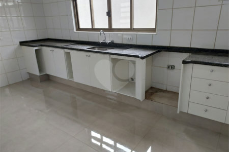 Sobrado à venda com 3 quartos, sendo 1 suíte,  em Jardim Regina, Indaiatuba, SP