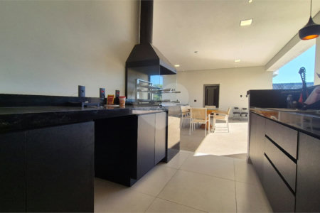 Casa à venda com 5 quartos, sendo 3 suítes, no condomínio Residencial Vale do Lago, Sorocaba - SP