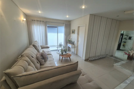 Belíssima Residência de 267 m² com Lazer Privativo no Condomínio Terras do Oriente – Valinhos