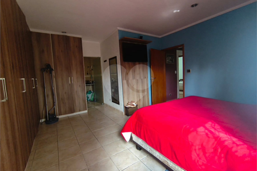 Sobrado à venda com 8 quartos, sendo 2 suítes, em Parada Inglesa, São Paulo, SP