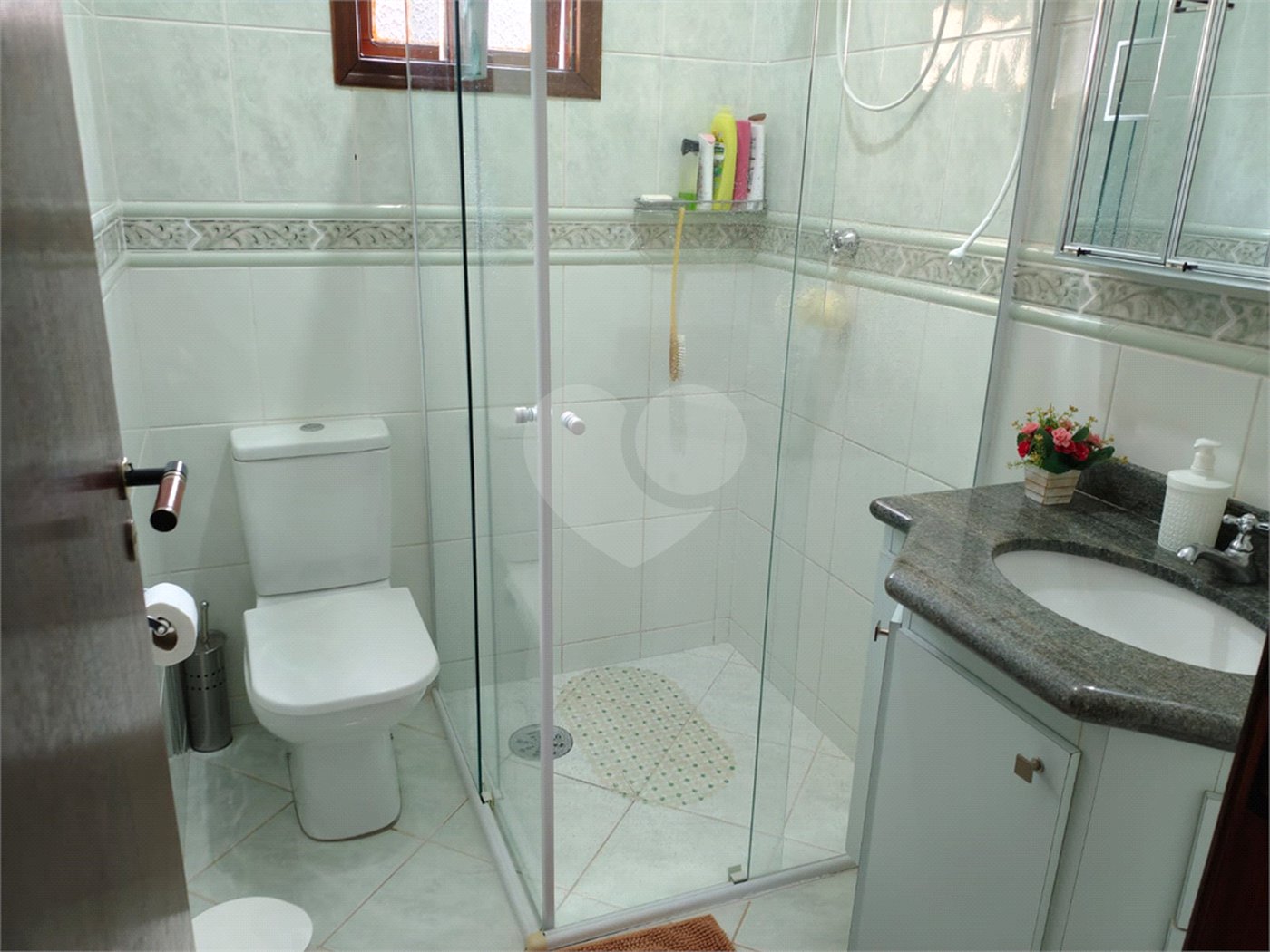 Casa à venda com 4 quartos, sendo 2 suítes,  em Country Residencial Felix, Bom Jesus dos Perdões, SP