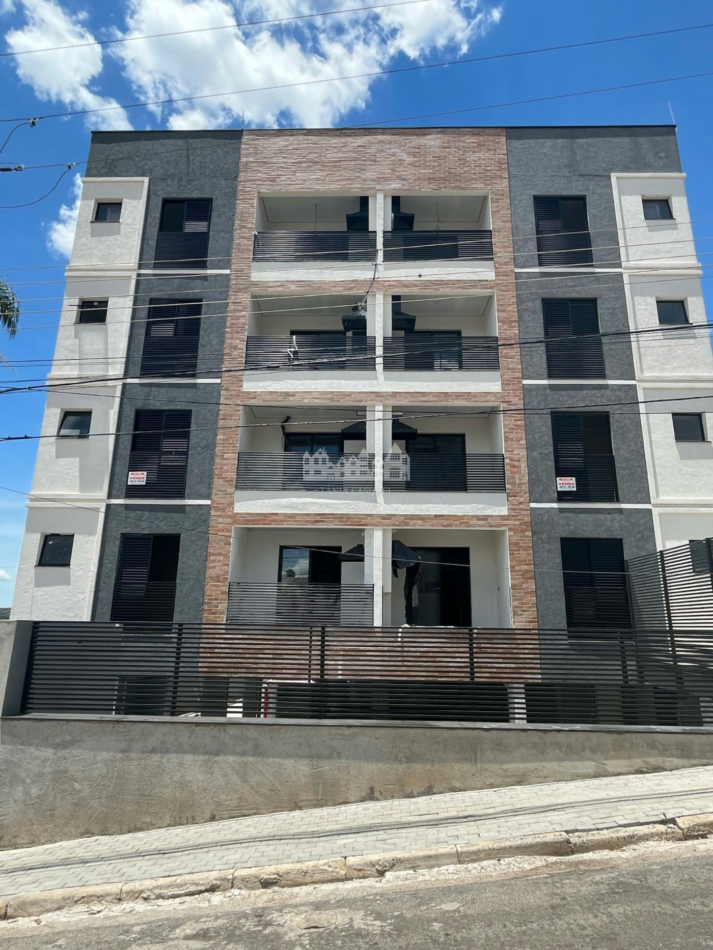 Apartamento à venda com 3 quartos, sendo 1 suíte, no centro de Atibaia - SP