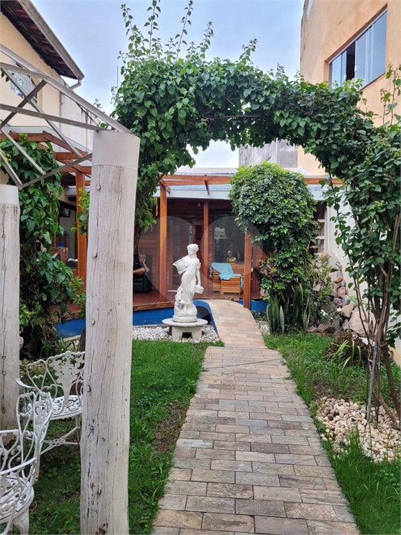 Casa à venda com 4 quartos, sendo 2 suítes,  em Vila Bela Flor, Mogi das Cruzes, SP