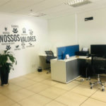 Otima sala comercial com sacada e uma vaga para auto no Nova América Office em Santo Amaro.