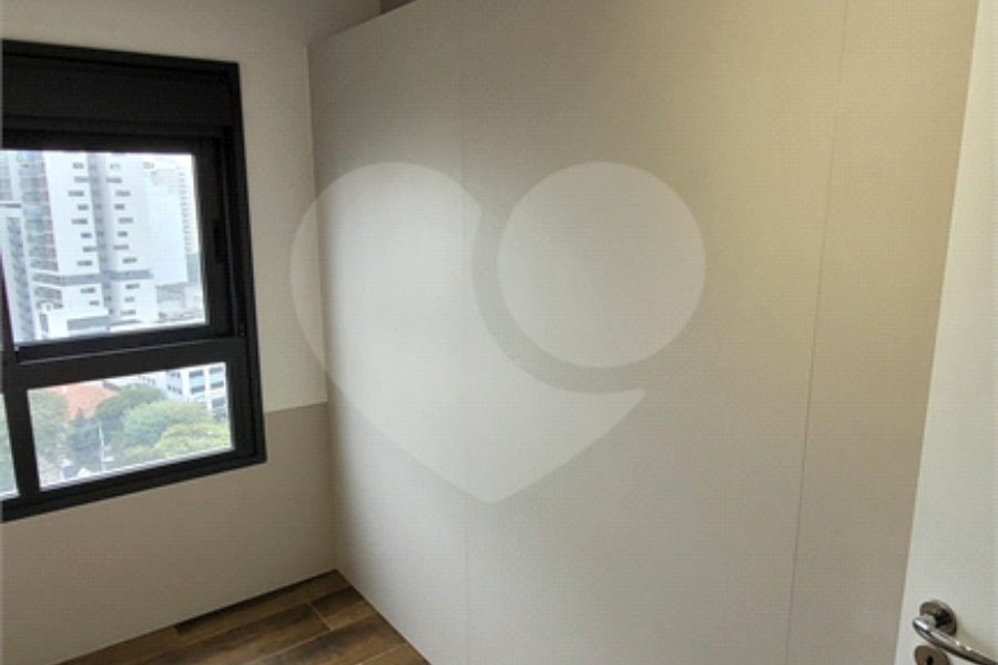 Apartamento de 2 quartos mobiliado à venda no Paraíso