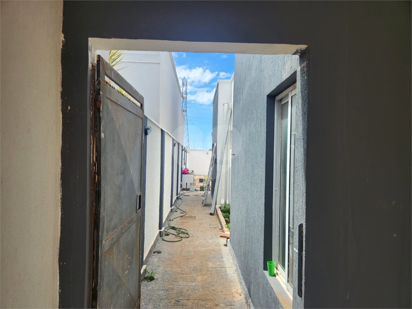 Casa à venda com 3 quartos, sendo 2 suítes, no condomínio Sollares, Araraquara - SP
