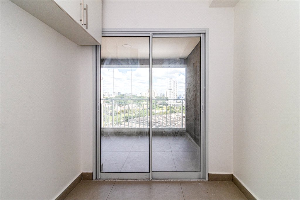 Apartamento à venda com 3 quartos, sendo 1 suíte,  em Vila Anastácio, São Paulo, SP