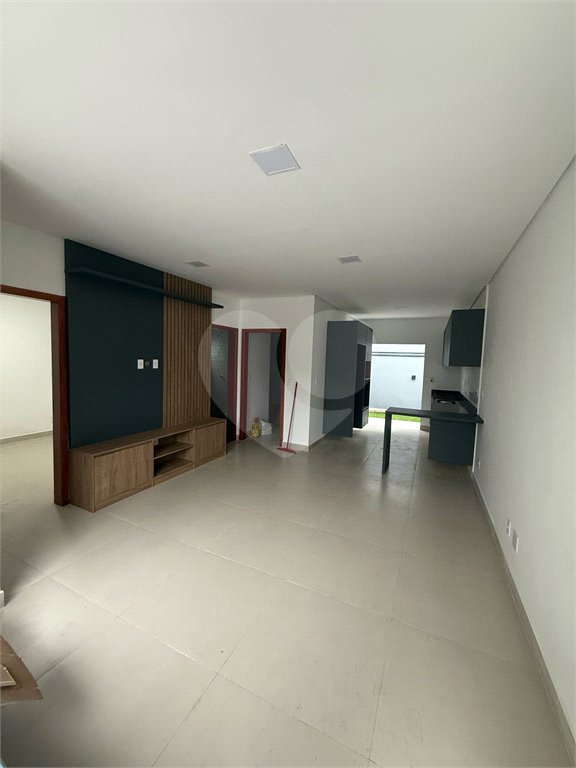 Casa à venda com 3 quartos, sendo 1 suíte,  em Jardim das Bandeiras, Mogi das Cruzes, SP