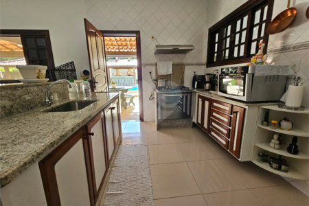Casa em condomínio à venda com 4 quartos, sendo 1 suíte, em Caravelas, Armação dos Búzios, RJ