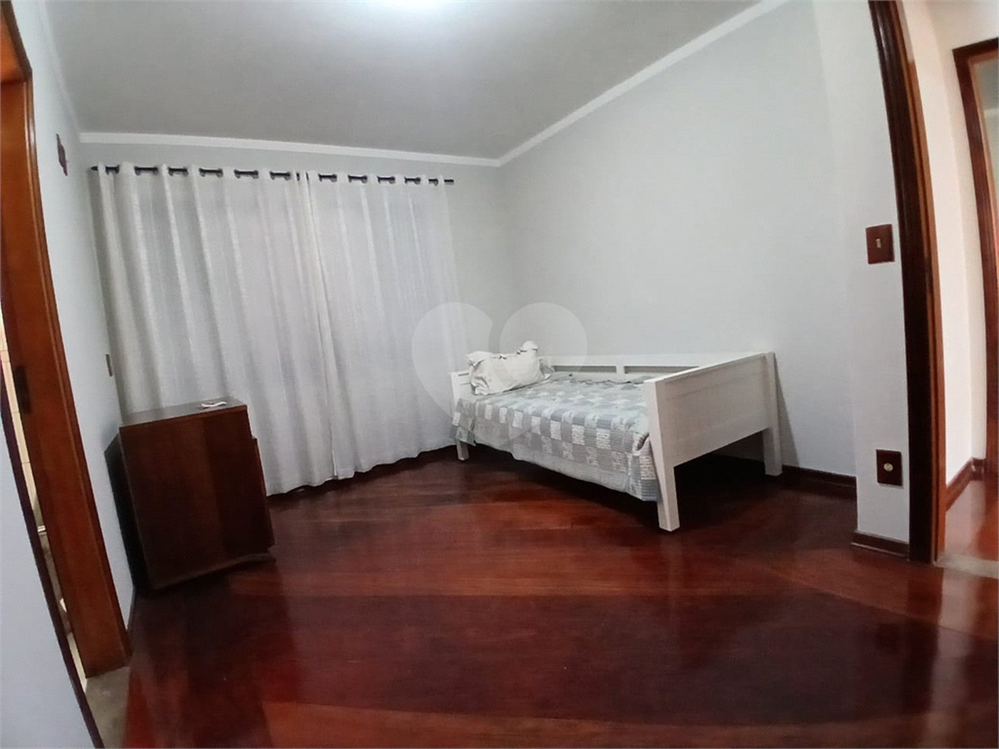 Casa à venda com 5 quartos, sendo 3 suítes, em Vila Santista, Atibaia, SP