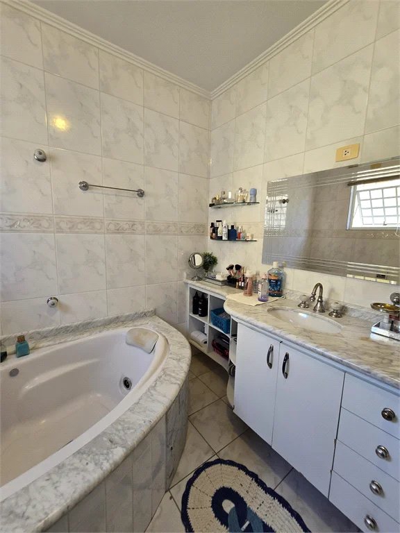 Sobrado à venda com 4 quartos, sendo 1 suíte,  em Vila Jaguara, São Paulo, SP