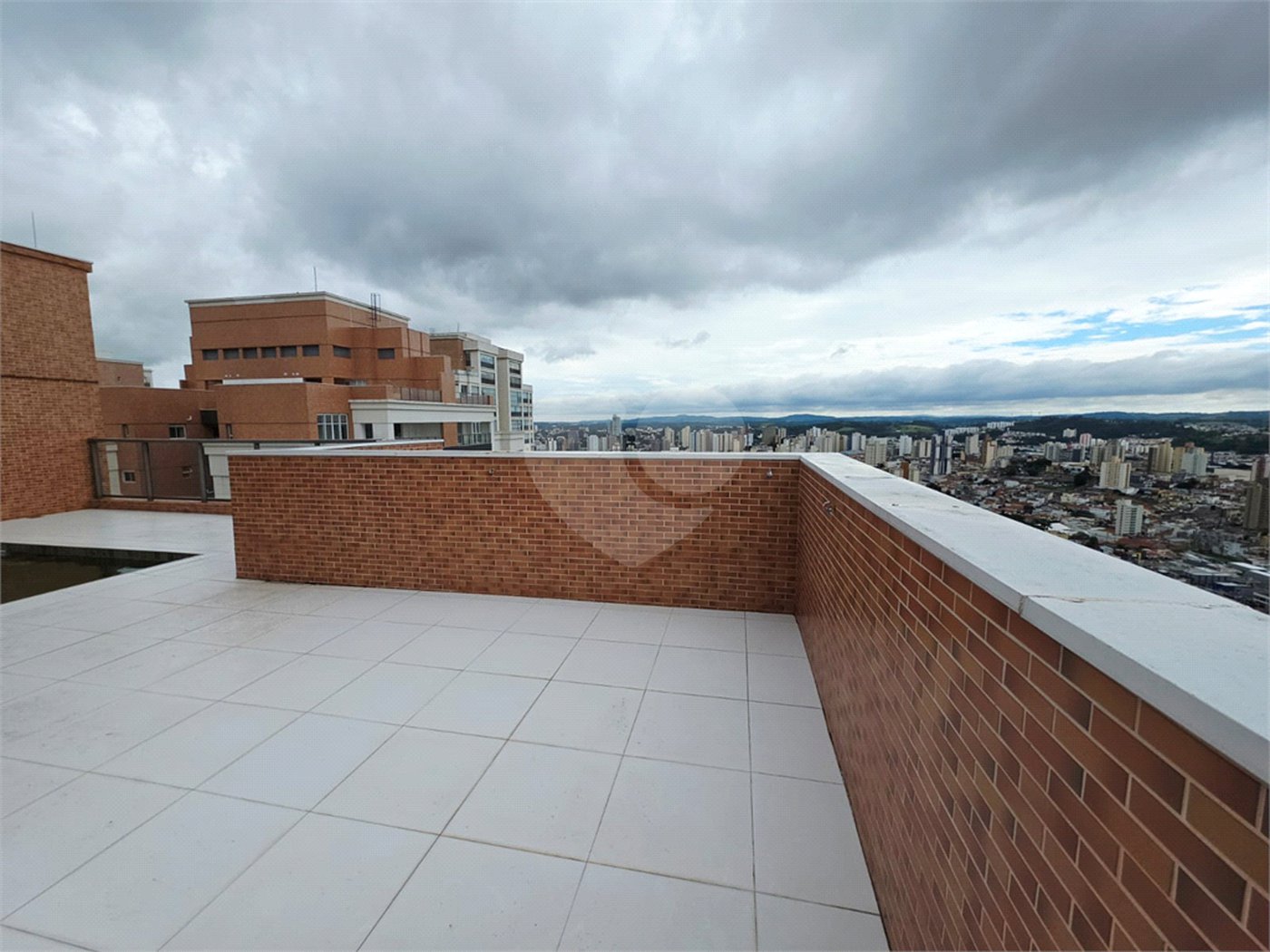 Triplex à venda com 4 suítes em Anhangabaú, Jundiaí, SP