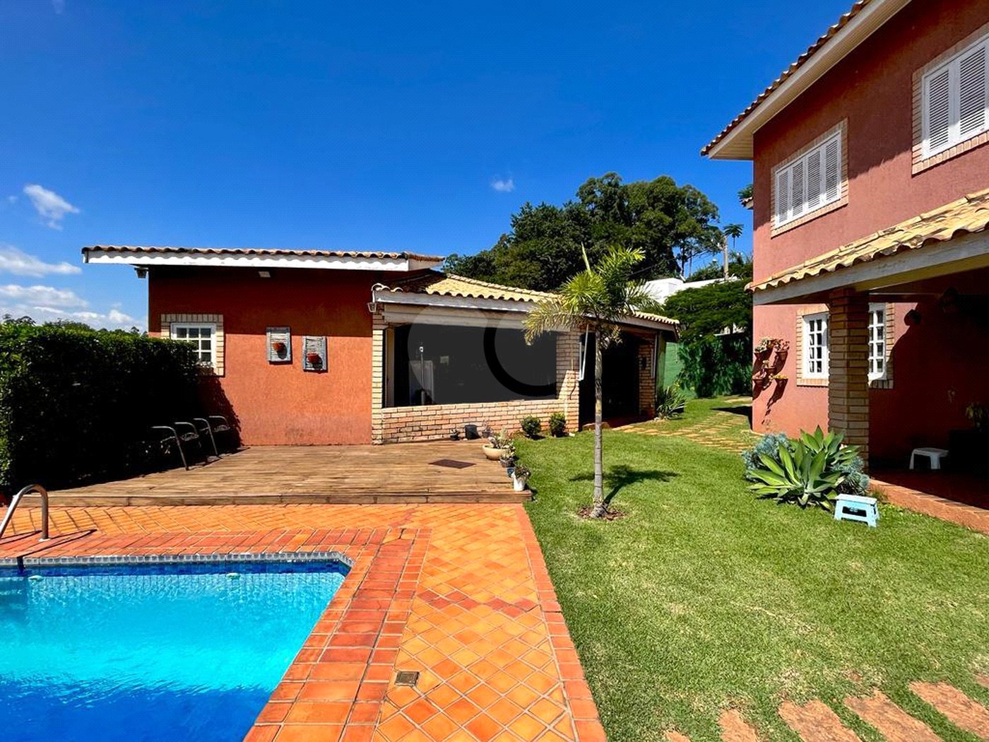 Casa à venda com 5 quartos, sendo 3 suítes, no condomínio Santa Teresa 1, Vinhedo - SP