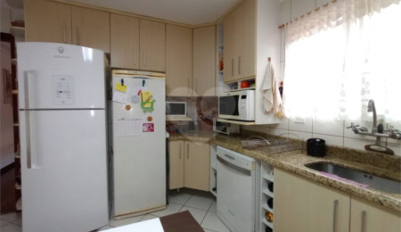 Sobrado à venda com 4 quartos, sendo 1 suíte,  em Jardim Prudência, São Paulo, SP