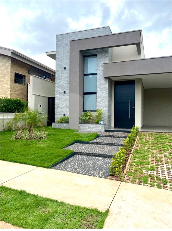 Casa à venda com 3 suítes no condomínio Portal das Tipuanas, Araraquara - SP