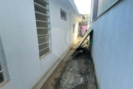 Casa térrea e salão comercial a venda no Jardim Bandeirantes.
