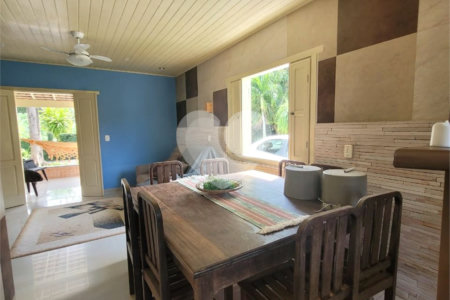 Casa à venda com 4 quartos, sendo 2 suítes, no Centro, Santa Cruz Cabrália, BA