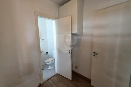Apartamento à venda com 3 suítes em Vila Uberabinha, São Paulo, SP