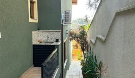 Casa à venda com 3 quartos, sendo 1 suíte, no condomínio Residencial Jardim das Flores 1510, Cotia - SP