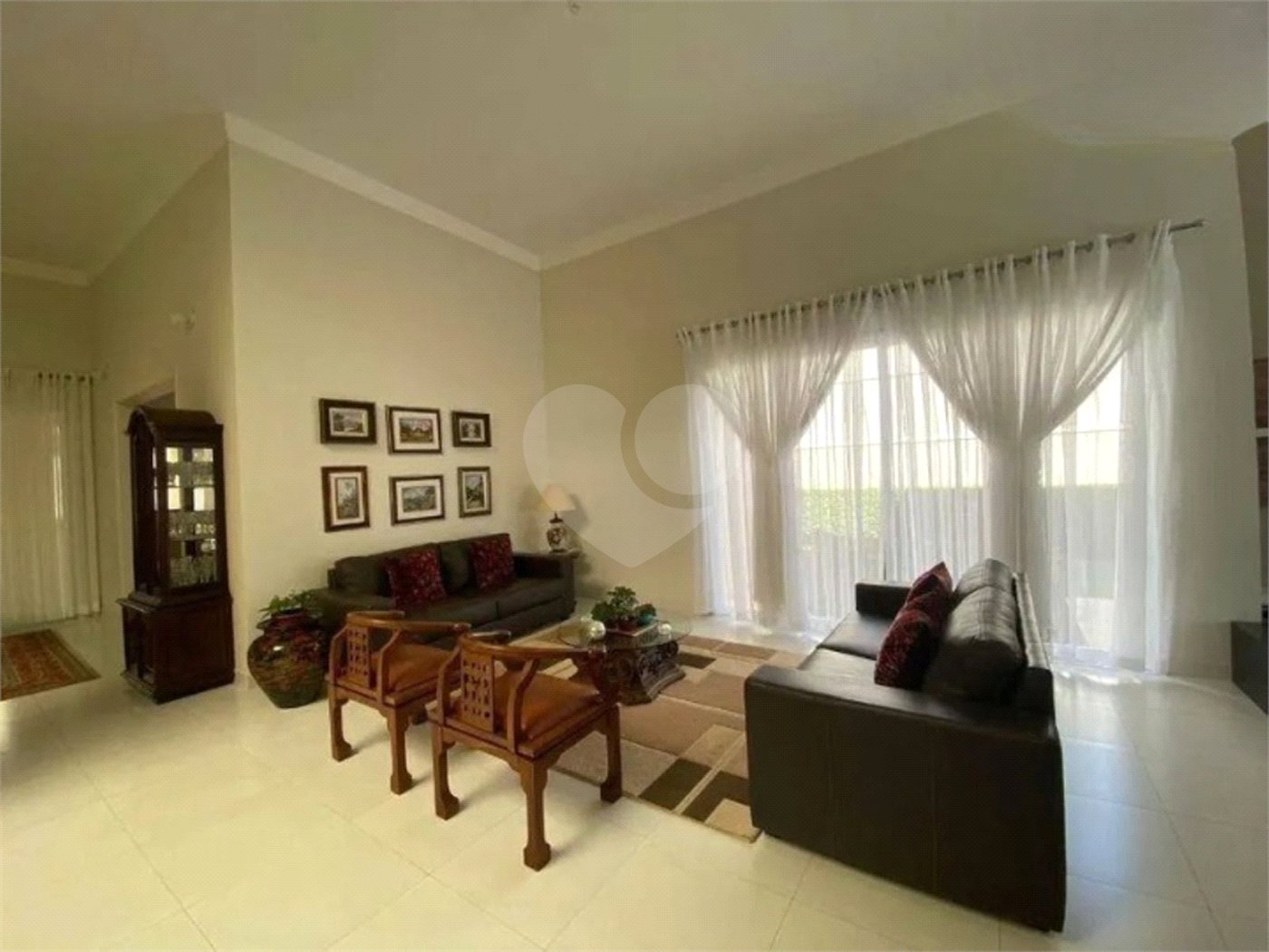 Casa à venda com 4 suítes no condomínio Ipê Velho, Vinhedo - SP
