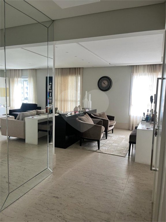 Apartamento à venda com 3 suítes em Vila Olímpia, São Paulo, SP