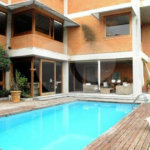 Sobrado à venda ou para alugar com 5 quartos, sendo 4 suítes,  em Jardim Guedala, São Paulo, SP