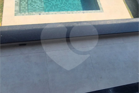 Casa à venda com 3 suítes no condomínio Recanto dos Paturis, Vinhedo - SP