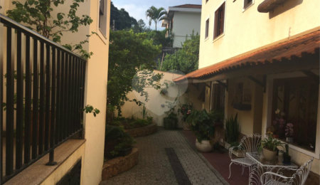Casa à venda com 3 quartos, sendo 1 suíte,  no condomínio Morada de Itapuã, São Paulo - SP