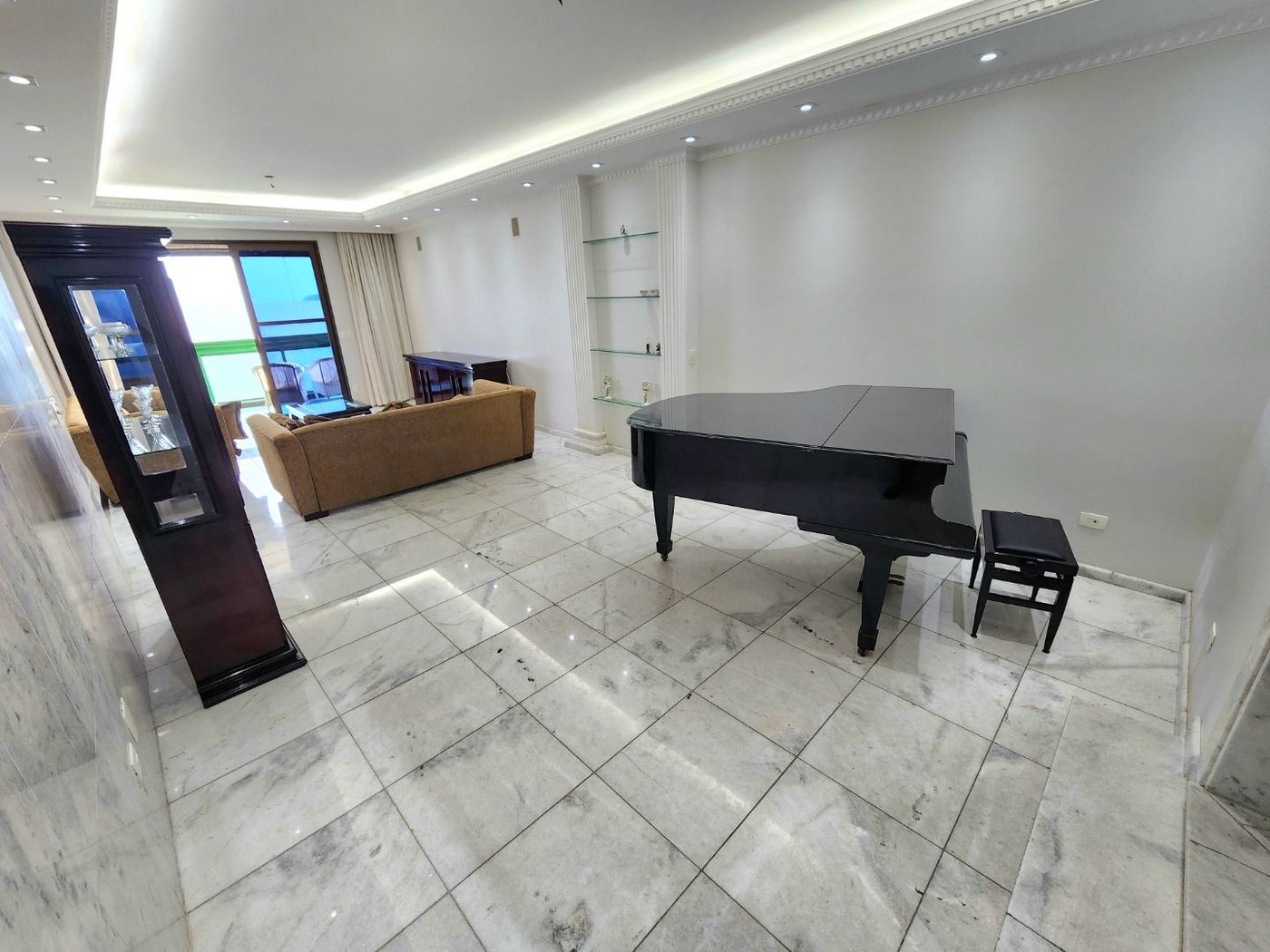 Apartamento Alto Padrão Frente Mar com 4 Dormitórios, 3 Suítes e 3 Vagas na Orla de Santos