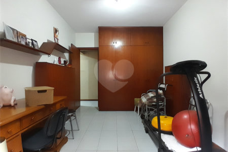 Casa Térrea à venda com 4 quartos, sendo 1 suíte, em Parque Continental, São Paulo, SP